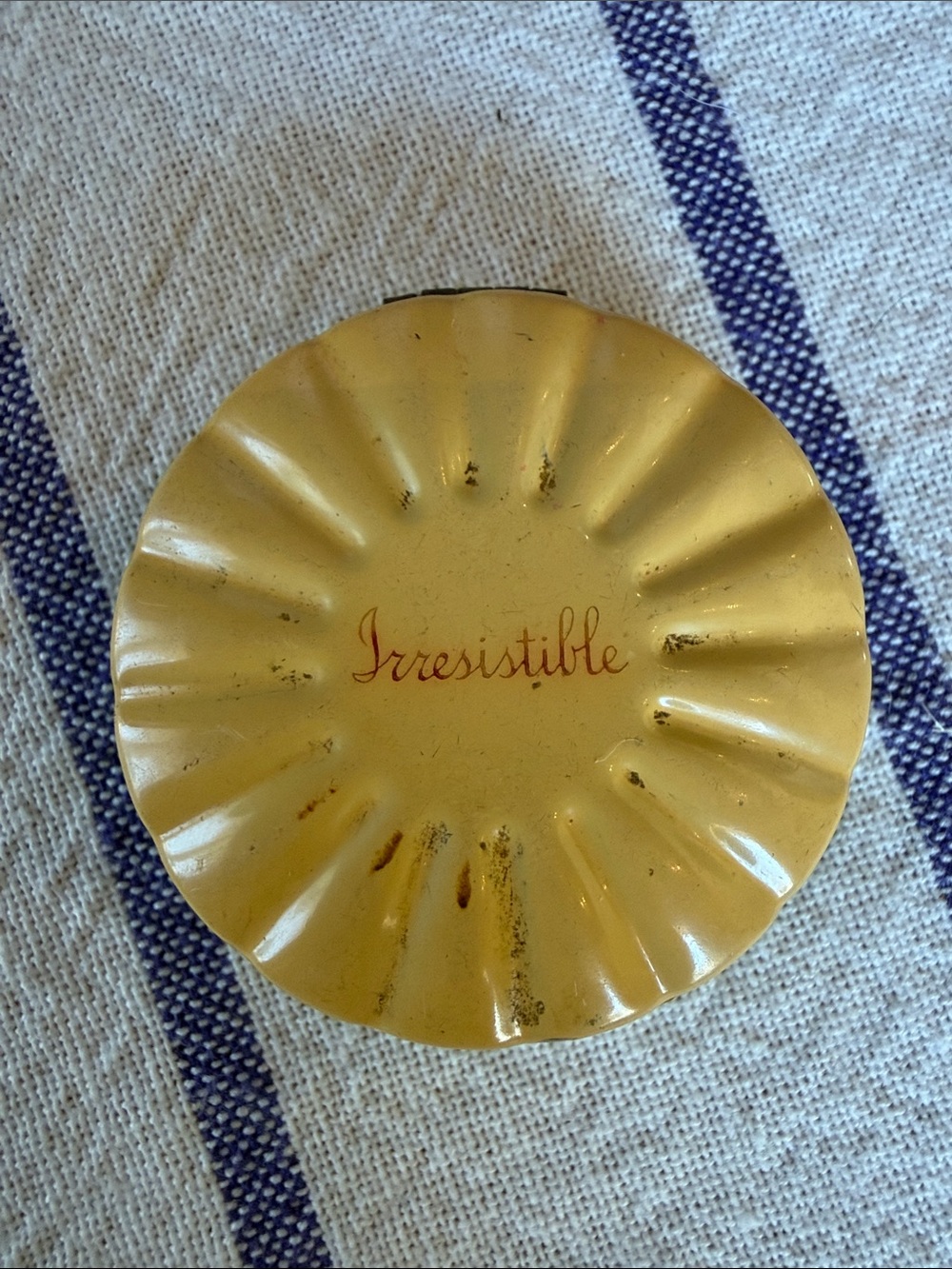 ✨Vintage 1930s Irresistible Cheek Lure Blush Box✨